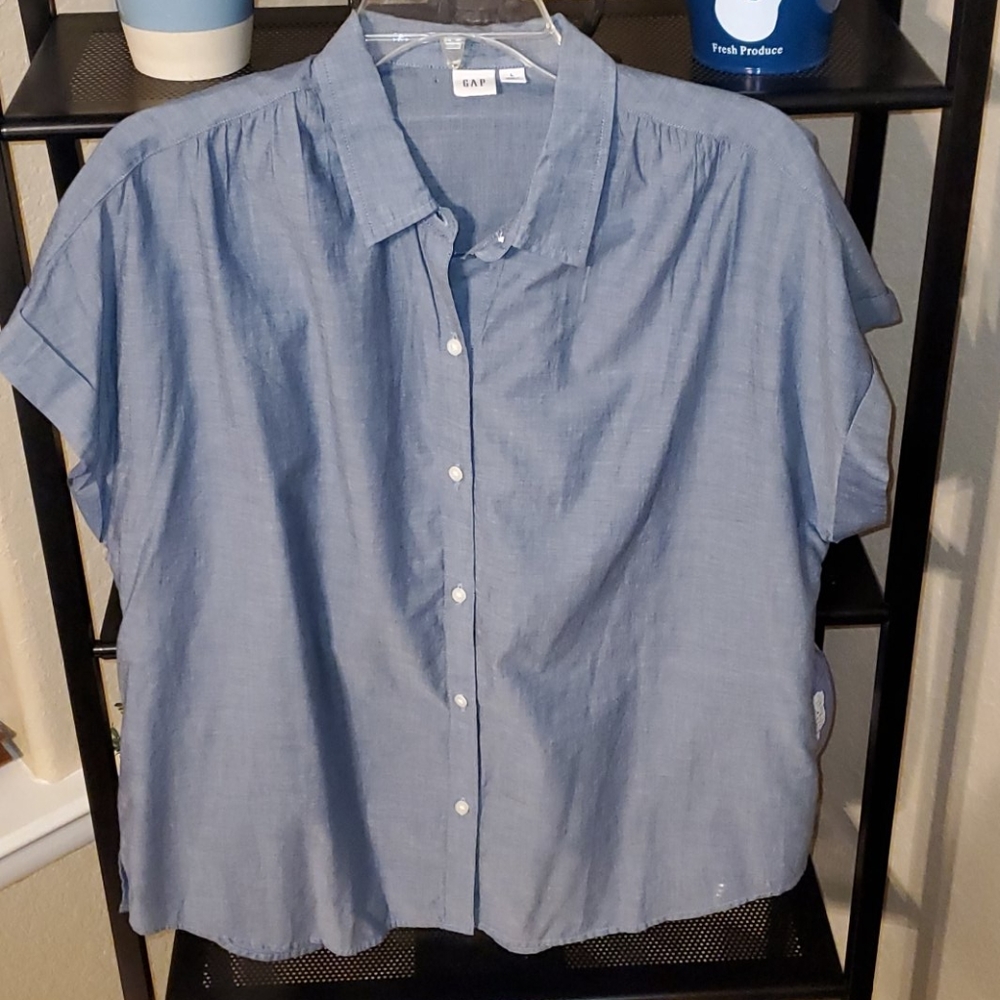 ⭐ NWOT GAP Button Down